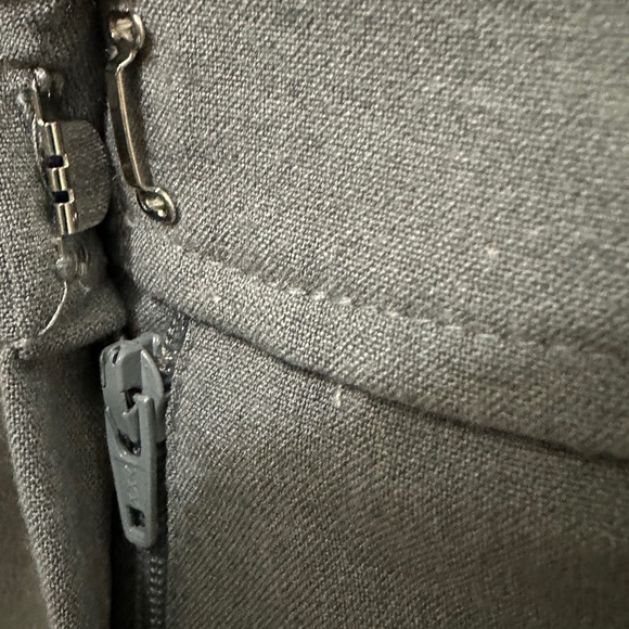 308 Juliana Collection | NWOT USA Gray Pleated Flare Dress Pants (Size 2) - Picture 5 of 10